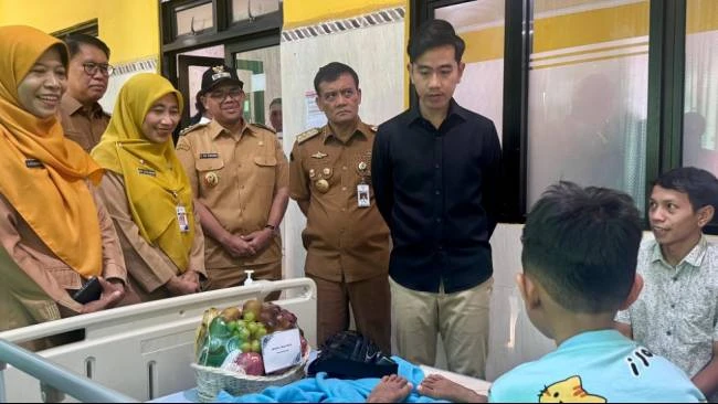 LambeSahamjja's tweet photo. anjirr gibran makin berani soal ker4cunan mbg

"jika saya berada di posisi bapak-ibu, tentu saya juga akan khawatir ketika anak saya keracunan" https://t.co/VbUp92gwQH