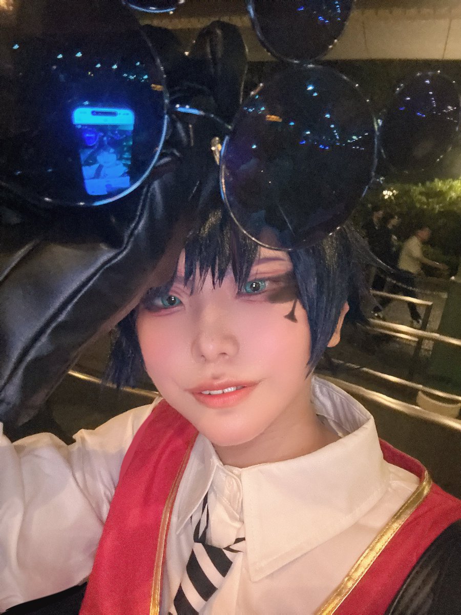 minagi_ak1's tweet photo. アウパしました！♠️

閉園ギリッギリまで遊んだよ〜！！！
マブと軽音の6人で遊べて本当に楽しかった泣

#Dハロツイステ
#Dハロ仮装2026 https://t.co/FlDJJjK6Os