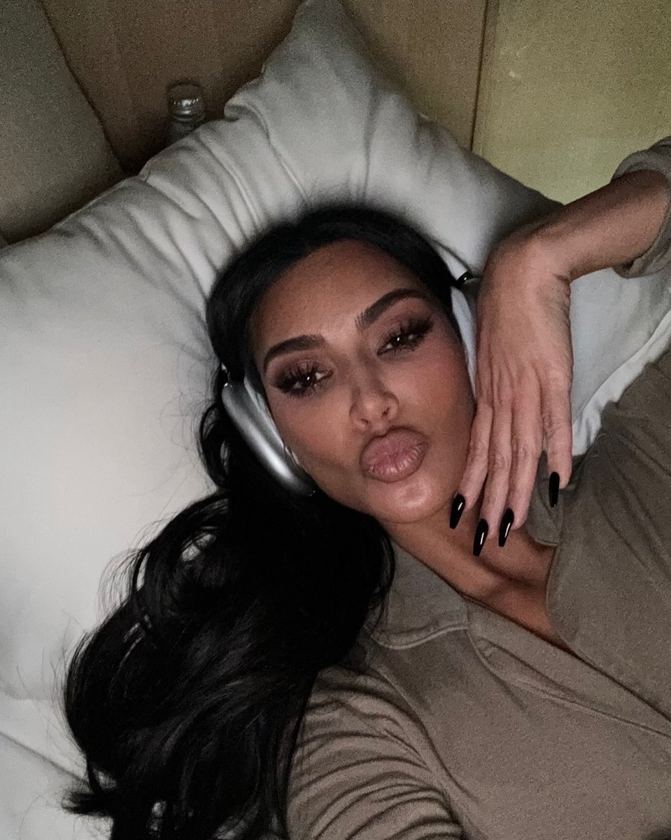 ComplexStyle's tweet photo. "Still Selfish" - Kim K

Selfie game still undefeated https://t.co/PlQDiG0p5Y