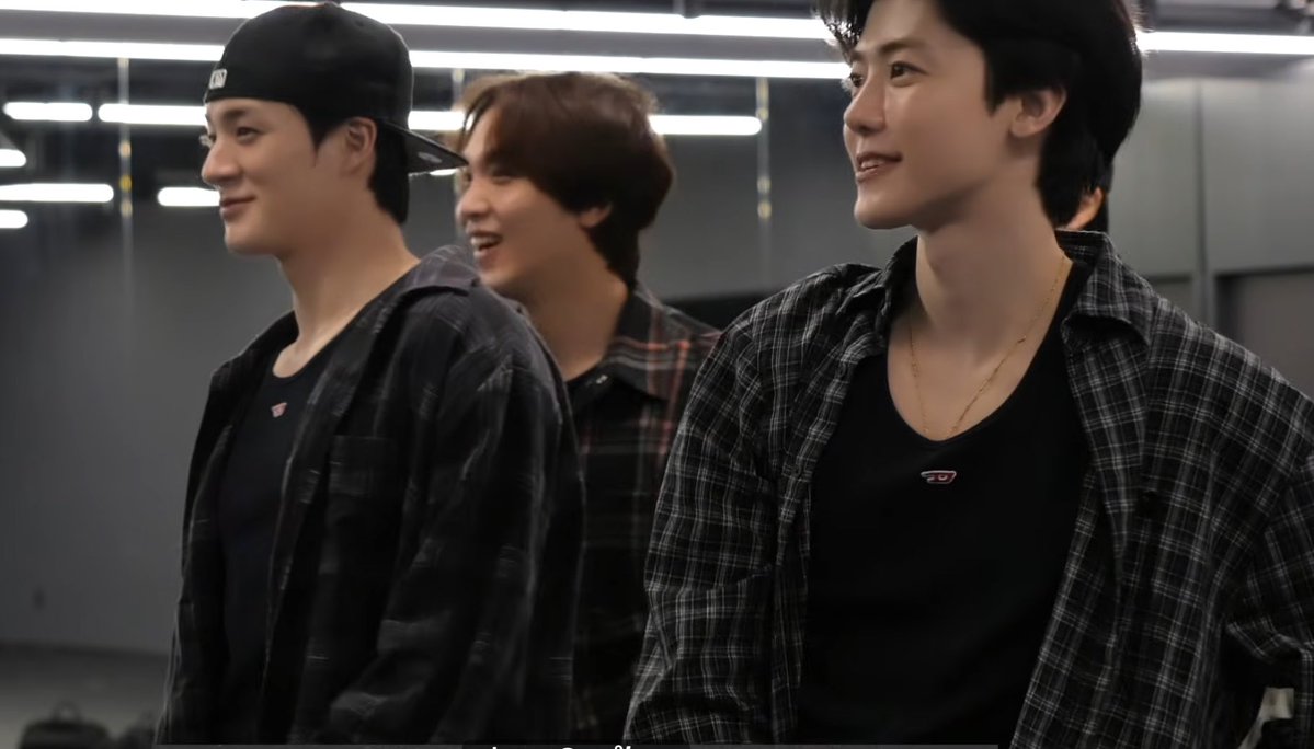 leoenana813's tweet photo. ชอบผู้ชายใส่เสื้อลายตารางค่ะ 
: https://t.co/c3fwdh37HR