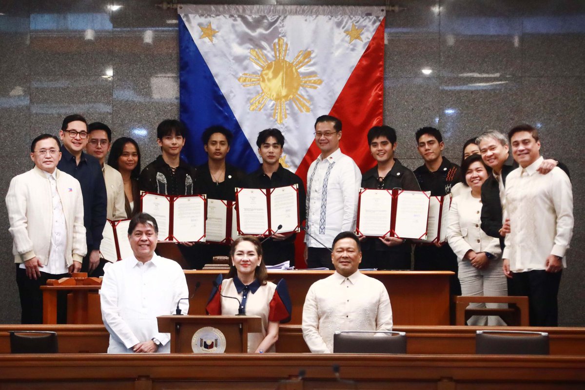 TheManilaTimes's tweet photo. A'TIN ANG SENADO

Pablo, Josh, Stell, Ken, and Justin, the five members of P-pop group SB19, pose for a photo with senators during their visit to the Senate plenary session to receive Resolution 545, filed by Senator Bam Aquino on September 28, 2026. The resolution honors SB19 as the first homegrown Filipino act to perform at the Lollapalooza Music Festival in Chicago, Illinois, following their set on July 30, 2026. PHOTOS: MIKE ALQUINTO

READ: https://t.co/hzejX2xSKu