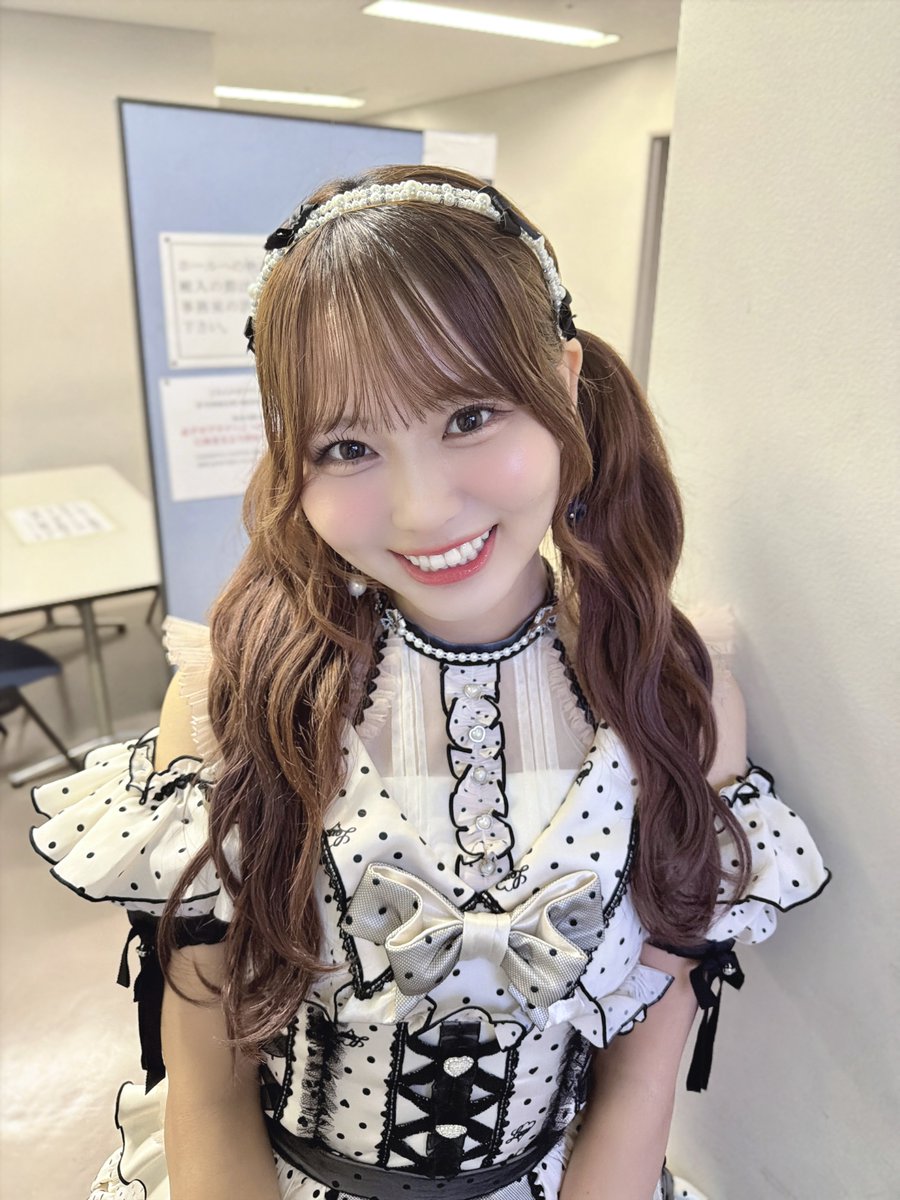 hana_oba's tweet photo. スペシャルライブ in 東京
ありがとうございました ⭐️

夏名残サマーチューンの
みんなで一緒にやりたいこと↓🥹

・お手振りは左から👋🏻
(大阪で右って言ってごめん)

・イントロとアウトロの「wowow」
みんなで歌いたい♪

=LOVE💖: ちゅるっちゅるっちゅる〜
みんな🗣️: wowow〜♪×2
(せーの)フゥフゥ！

=LOVE💖: ちゅるっちゅるっちゅる〜
みんな🗣️: wowow〜♪×2
(せーの)フッフッフー！

・1サビとラスサビ終わりの
サマーチューンの後
ハイ！ハイ！ハイ！ハイ！

今度わかりやすいように配信します😌✨