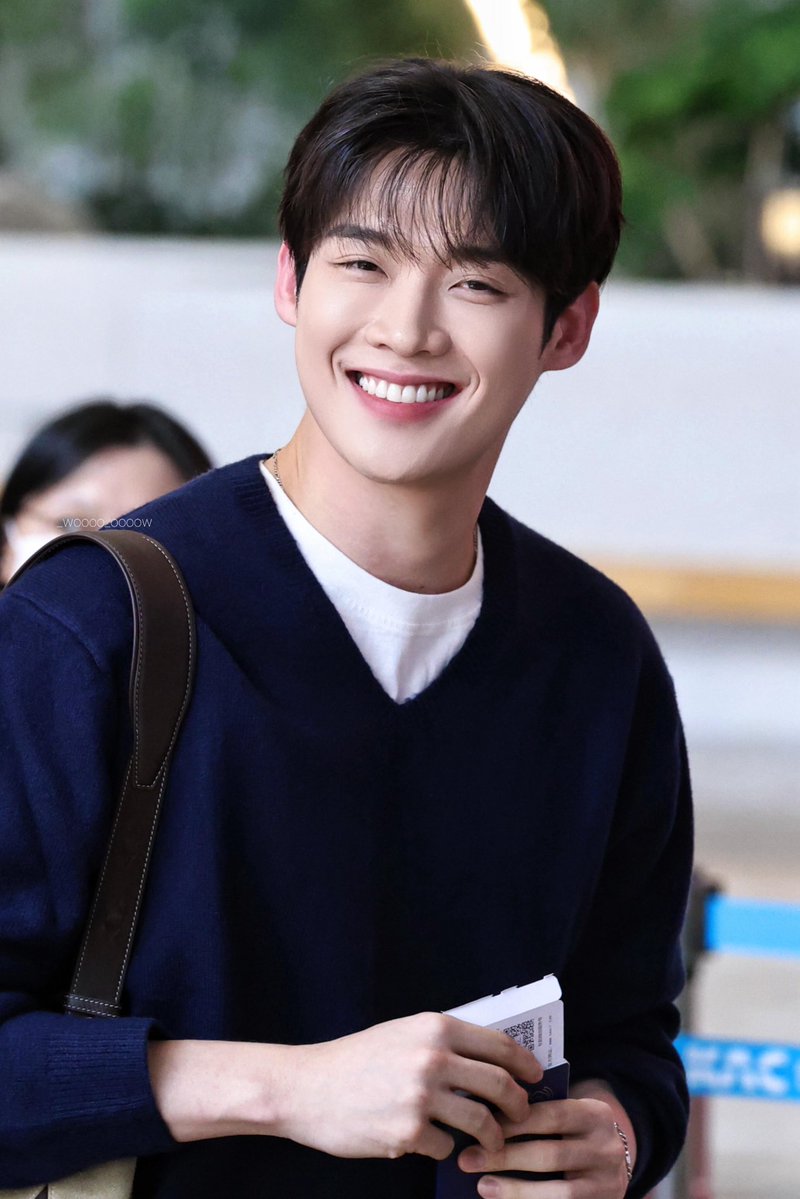 MybiggestloveS's tweet photo. Bringing so much warmth and authenticity to every character he plays.

WE STAND WITH KIM YOONSIK
#KIMYOONSIK
#KIMYOONSIKSHINES https://t.co/uSFDo2imkF