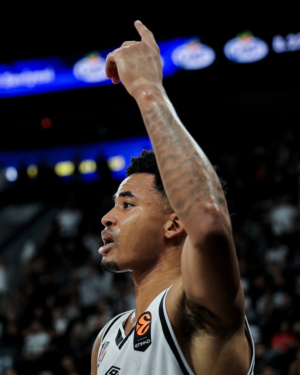 EuroLeagueTUR's tweet photo. 🦅13 yıl sonra EuroLeague sahnesinde: @BJK_Basketbol https://t.co/59cA6SKO9F