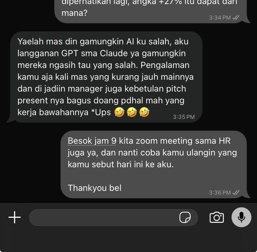 keluhkesahkonoh's tweet photo. Gue punya seorang Social Media Specialist Gen Z di salah satu tim yang saat ini gue handle. Dia juga masih terbilang baru, baru sekitar 2 bulan terakhir bekerja.

Awalnya, di bulan pertama dia rajin dan sesuai banget sama apa yang dia sampaikan waktu interview.

Tapi masuk bulan kedua, mulai kelihatan sisi sebenarnya. Dan ternyata cukup bertentangan sama isi portofolio yang sebelumnya dia bilang bisa dipertanggungjawabkan.

Apa aja temuannya? 👀

Selama 2 bulan ini, ada beberapa temuan yang kami amati:

Tim HR menemukan portofolio yang sama setelah kandidat tersebut sudah masuk kerja. Aneh nggak sih? Bahkan beberapa portofolio dan nilainya juga mirip wkwk.

Dia ternyata nggak paham targeting. Yang dilakukan cuma bikin konten terus tanpa benar-benar bisa mempertanggungjawabkan konten yang dibuat.

Nggak punya content plan. Reporting juga cuma berupa screenshot semua. Begitu report-nya direvisi, responsnya malah seperti chat di atas, sampai nadanya terkesan menyerang secara personal wkwk.

Selama ini gue memang banyak mencoba hire Gen Z karena ide dan effort mereka menurut gue cukup bisa ditempa.

Tapi untuk Gen Z yang satu ini, gue juga nggak tahu harus gimana lagi wkwkwk.

Di luar sana banyak orang jujur yang susah banget cari kerja, tapi kenyataannya masih ada yang bisa masuk karena punya koneksi, bahkan tanpa pengalaman sedikit pun.
