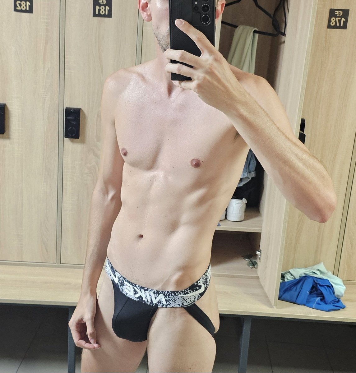 DaveCobbler's tweet photo. Testing the full version of that gym outfit… 😏

Still approve?
Or should I stop showing off? 👀

Like ❤️ / RT 🔃 if you want the next one.😉 https://t.co/9CYkujhqS5