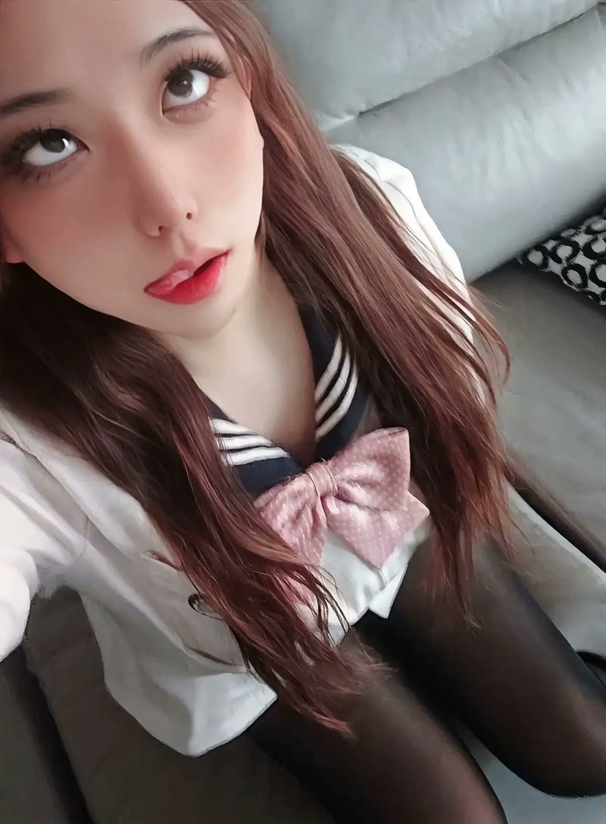 Tiffanysama13's tweet photo. 今晚的奖励，用嘴还是鼻？选一个 https://t.co/h59Z7QPdie