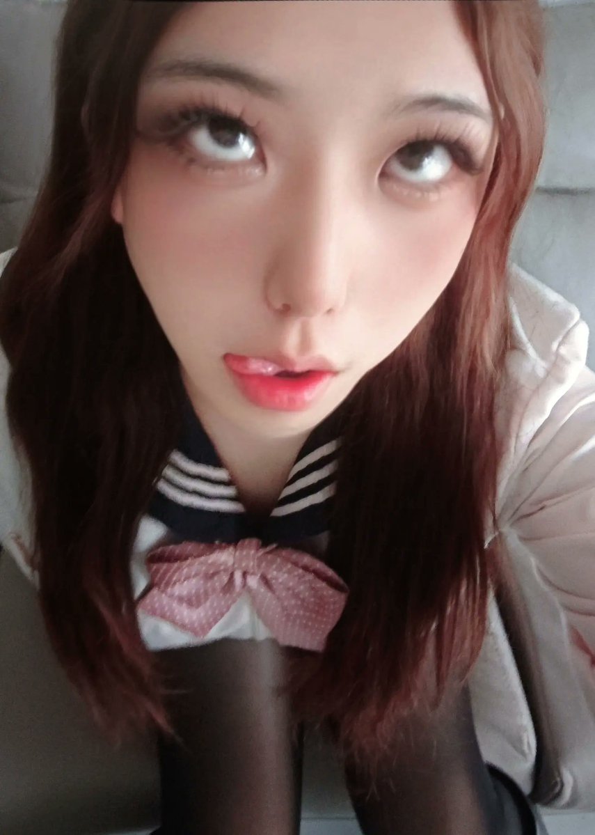 Tiffanysama13's tweet photo. 今晚的奖励，用嘴还是鼻？选一个 https://t.co/h59Z7QPdie