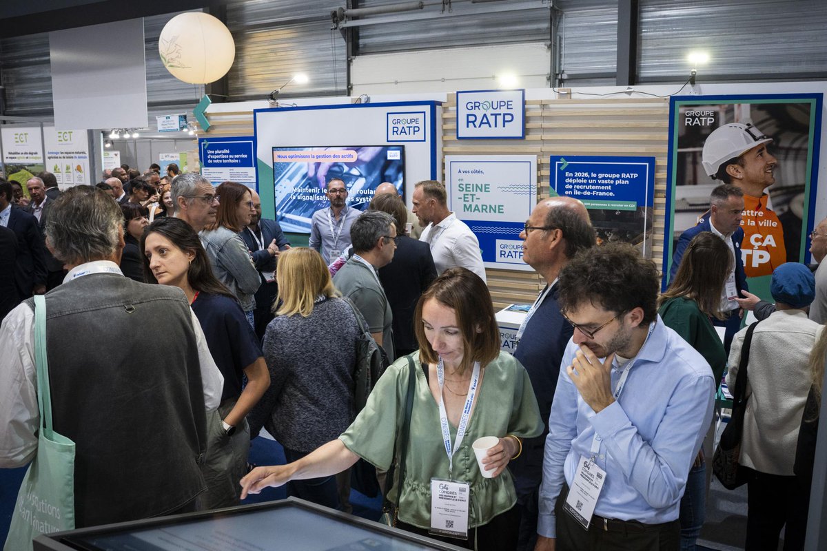 RATPGroupe_IDF's tweet photo. [Évènement] Le #groupeRATP était présent ce vendredi au congrès des maires et président·es d’EPCI de @Departement77. L’occasion de renouveler son partenariat avec l’École de la 2e chance de Seine-et-Marne, visant à favoriser l’insertion professionnelle des jeunes du Département. https://t.co/KSZQT6Qpx5
