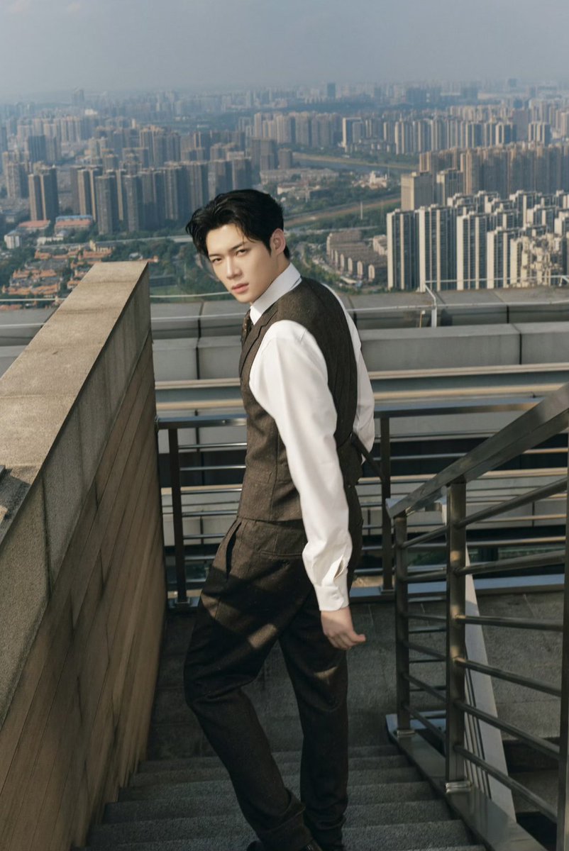 justkeepgoinz's tweet photo. Nếu ai đó hỏi tôi bá khí là gì, tôi sẽ cho họ xem KIM YOON SIK MẶC SUIT 🙂‍↕️🙂‍↕️🙂‍↕️ 

WE STAND WITH KIM YOON SIK 
#kimyoonsik #kimyoonsikshines https://t.co/Tce47GIN57