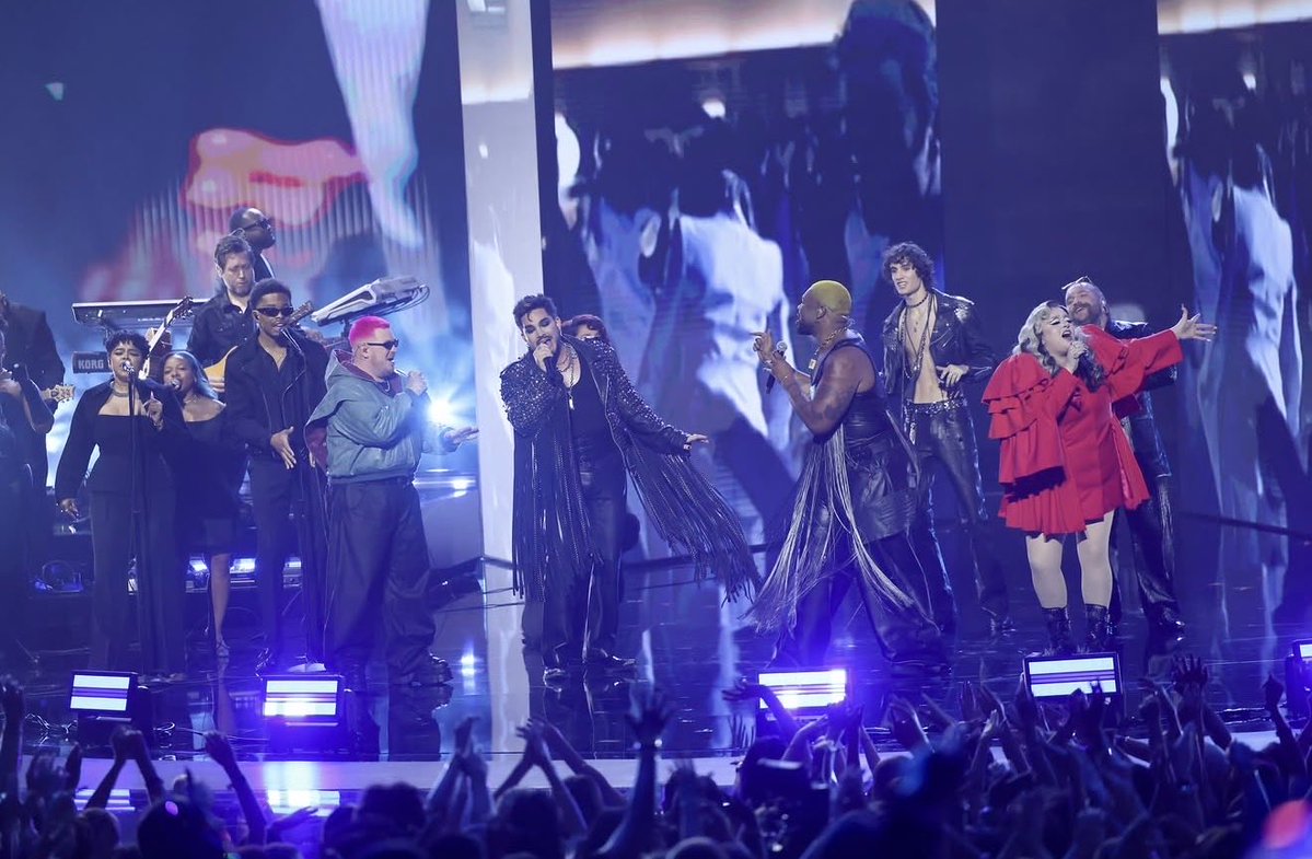 Deezer's tweet photo. Still processing everything that happened yesterday at the #VMAs  

what was THE moment for you? ❤️‍🔥 https://t.co/PEohVoEVpr