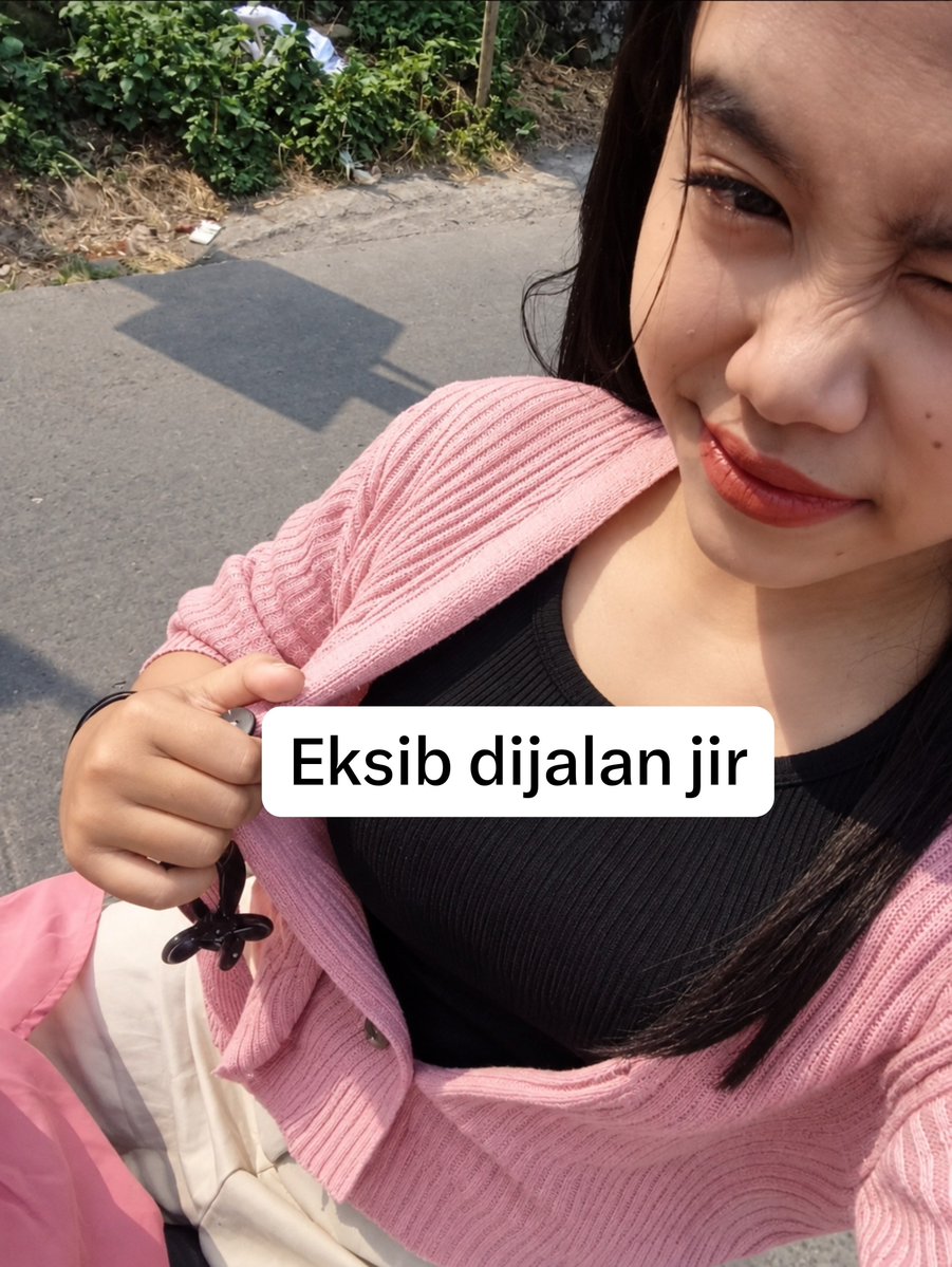 Claraaases's tweet photo. Berani banget pamer nn dijalan 

https://t.co/Cq1oHMh3Zd

https://t.co/yahRfp6o7Y https://t.co/YaMGxG3f2l
