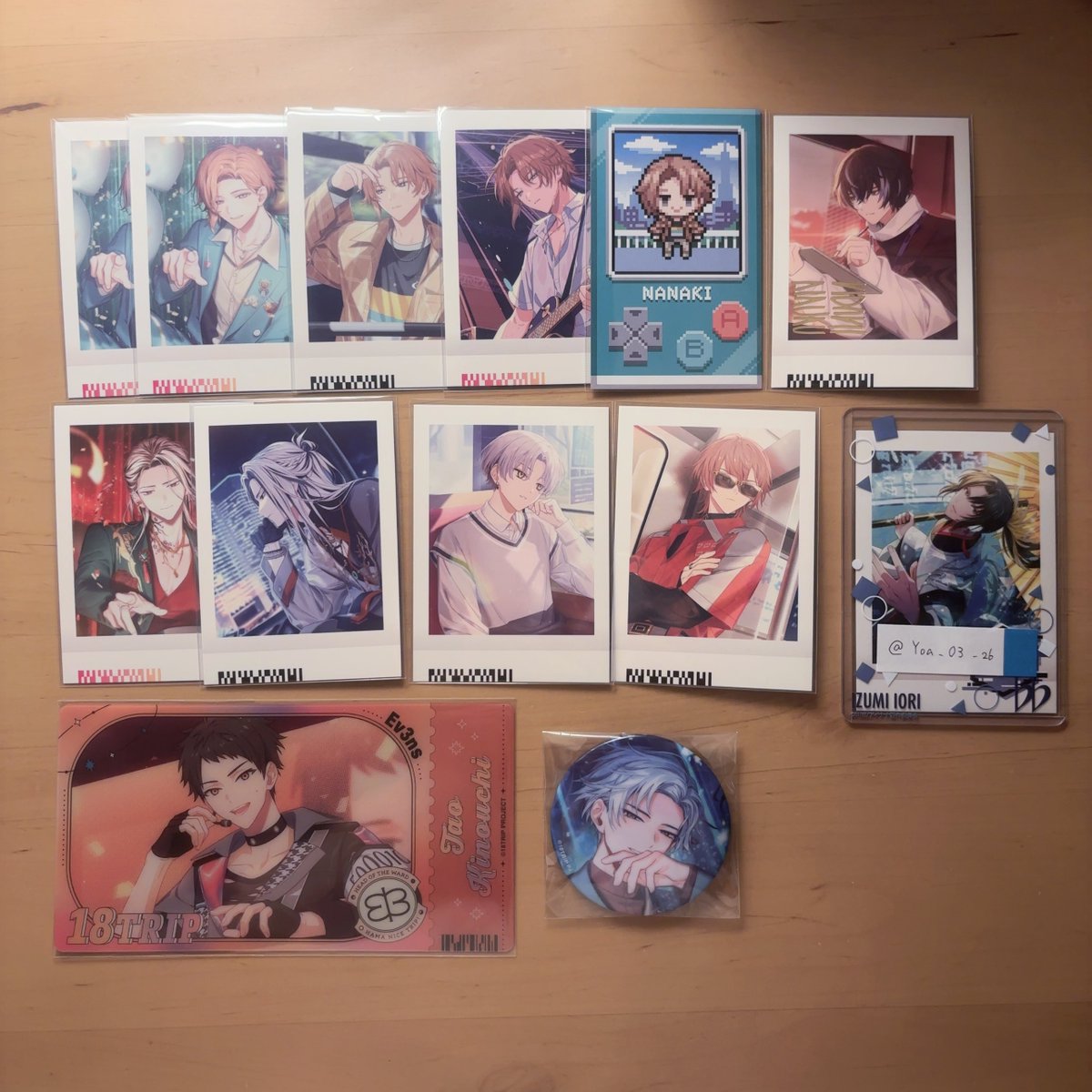 Yoa_03_26's tweet photo. 【譲渡・交換】エイトリ 18TRIP ぱしゃこれ 特典 ビジュアルクリアチケット 缶バッジ

譲→画像1.2枚目

求→ぱしゃこれN60 箔押し80
特典orその他50 クリアチケ100 缶バッジ300
or異種交換 アイナナ一織.三月 あんスタ 藍良.創.なずな

※リットリンクあります。
上記のお値段＋送料です。 https://t.co/vababWIciP
