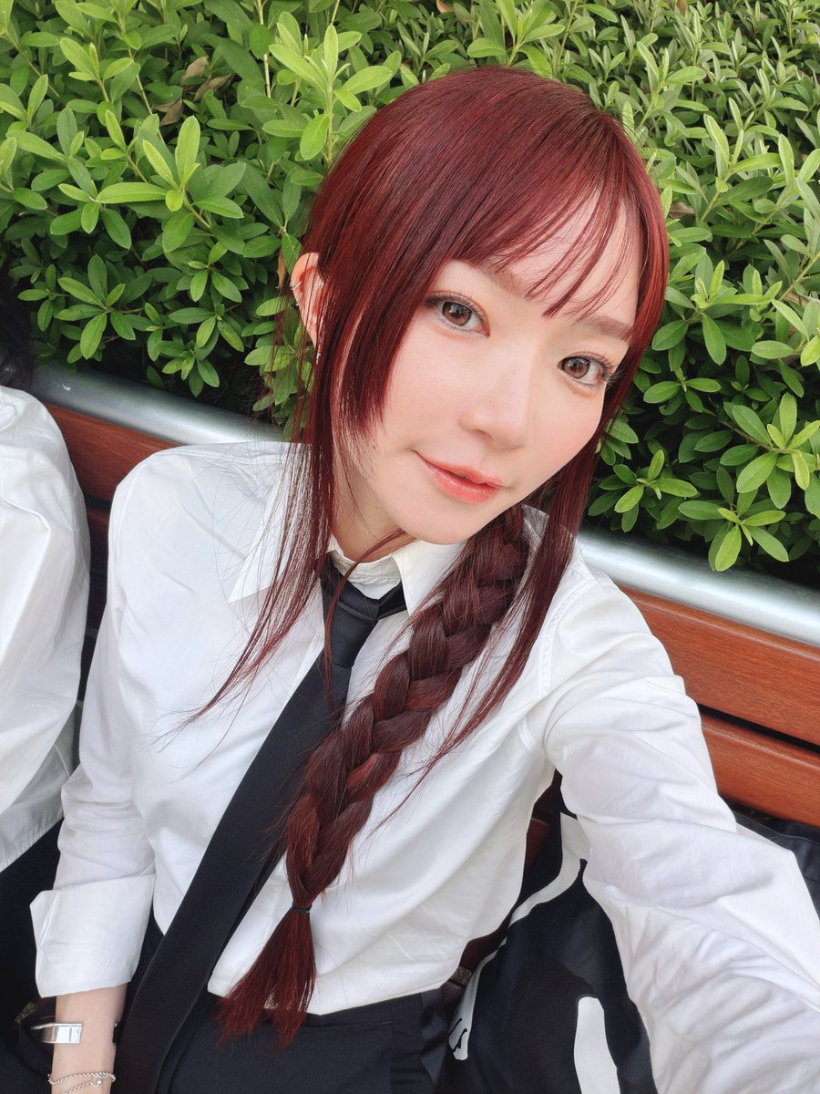 miyumi_shuri's tweet photo. インスタにもちょっと載せたけどユニバ行った時の写真🖤

友達とデビルハンター概念コーデしたら、髪色と長さちょうど良かったのでマキマさん風にしてみました
あくまで風です😈笑 https://t.co/DvzKScSVUP