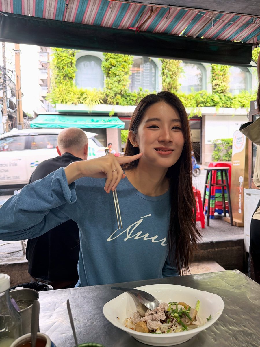 tokyovibe_'s tweet photo. 👉🏻🐶🥢🐱

#mingmingnepjune https://t.co/B9oZXBf6G2