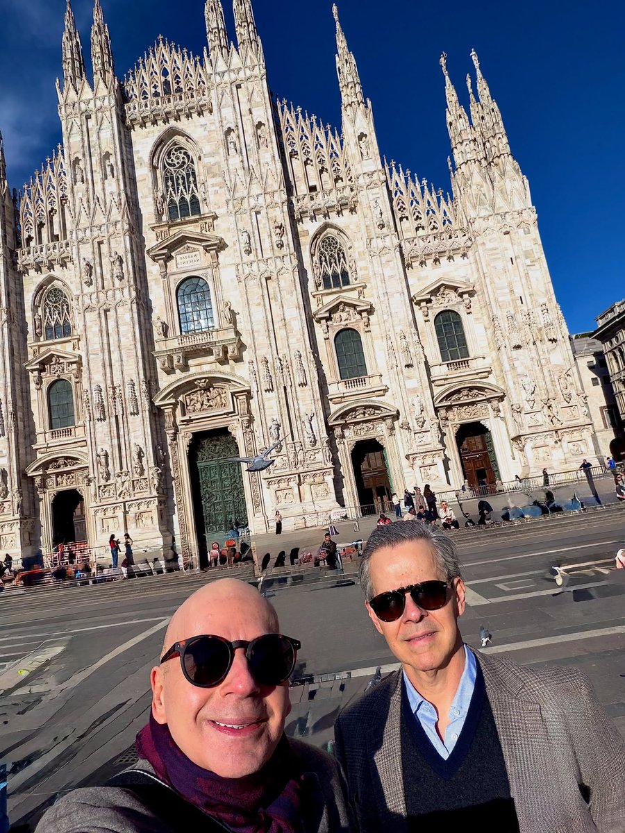 itsbibs's tweet photo. CIELO BLU #duomo #hppic #travellovers #wamderlust #milano https://t.co/MDB11Jo3E0
