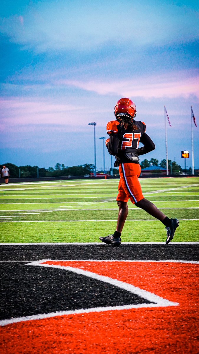 twon1of1's tweet photo. New week. Same focus, get better! 

#StudentAthlete #Football #AthleteMindset #TrustTheProcess #ClassOf2030 #KeepWorking #NextPlay https://t.co/PTKtSheX0v