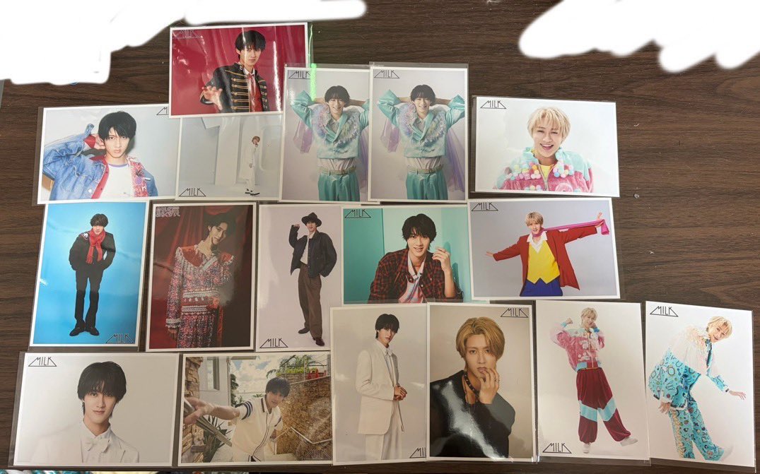 ng_tg01's tweet photo. @__mer0ln 検索より失礼致します
画像のものお譲り可能なのですがお求めのものありますでしょうか？
生写真は200/枚トレカや缶バッチは物にもよりますが600〜900円くらいで考えております https://t.co/IB7Buhug8J