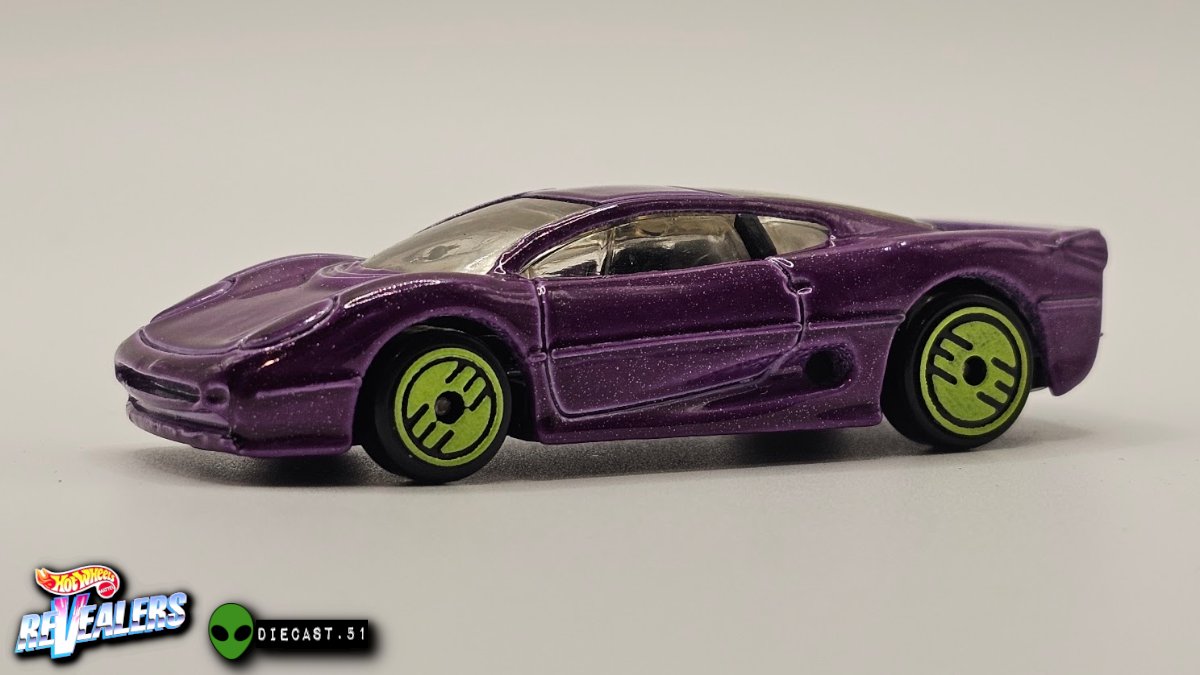 Diecast_51's tweet photo. (1993) - Jaguar XJ220
Revealers Series
#hotwheels #hotwheelsofficial #matchbox #diecast #diecastcollector #hotwheelscollector #hotwheelscollectors #matchboxcars #diecastcars #maisto #majorette #tomica https://t.co/nhTA5o07xh