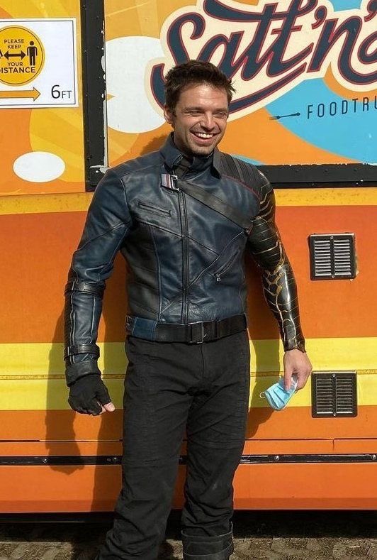 nonistxrk's tweet photo. am i dumb but i just realized that buckys fatws suit looks so much like his howling commandos one https://t.co/2Lh5l7jm4G