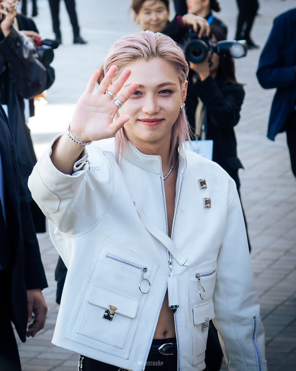 FLXCentral's tweet photo. TRENDING PARTY 2 🎉🖤

Let's support our Fashion King this Paris Fashion Week, let's drop these tags multiple times daily until #LVSS27 show 🔥

✅ Reply/QRT
✅ Use tag generator : https://t.co/77fstr13ht
✅ RT ALL replies/posts w tags🔁

FELIX ICÔNE DE LA MODE
#FELIXxLVSS27 #FELIX 
@LouisVuitton