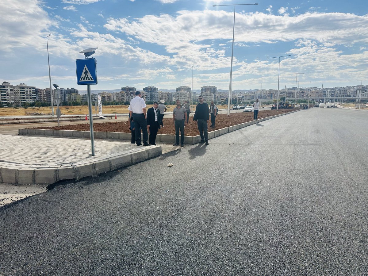 SbbPark's tweet photo. Vali Yardımcımız Sayın Metehan TOY,
Park ve Bahçeler Dairesi Başkanımız Sayın Şükrü KARACA Şube Müdürümüz Sayın Mesut Cihan HİCRİ ve teknik ekiplerimiz ile birlikte alan incelemelerinde bulunuldu. https://t.co/GuweSaZGld