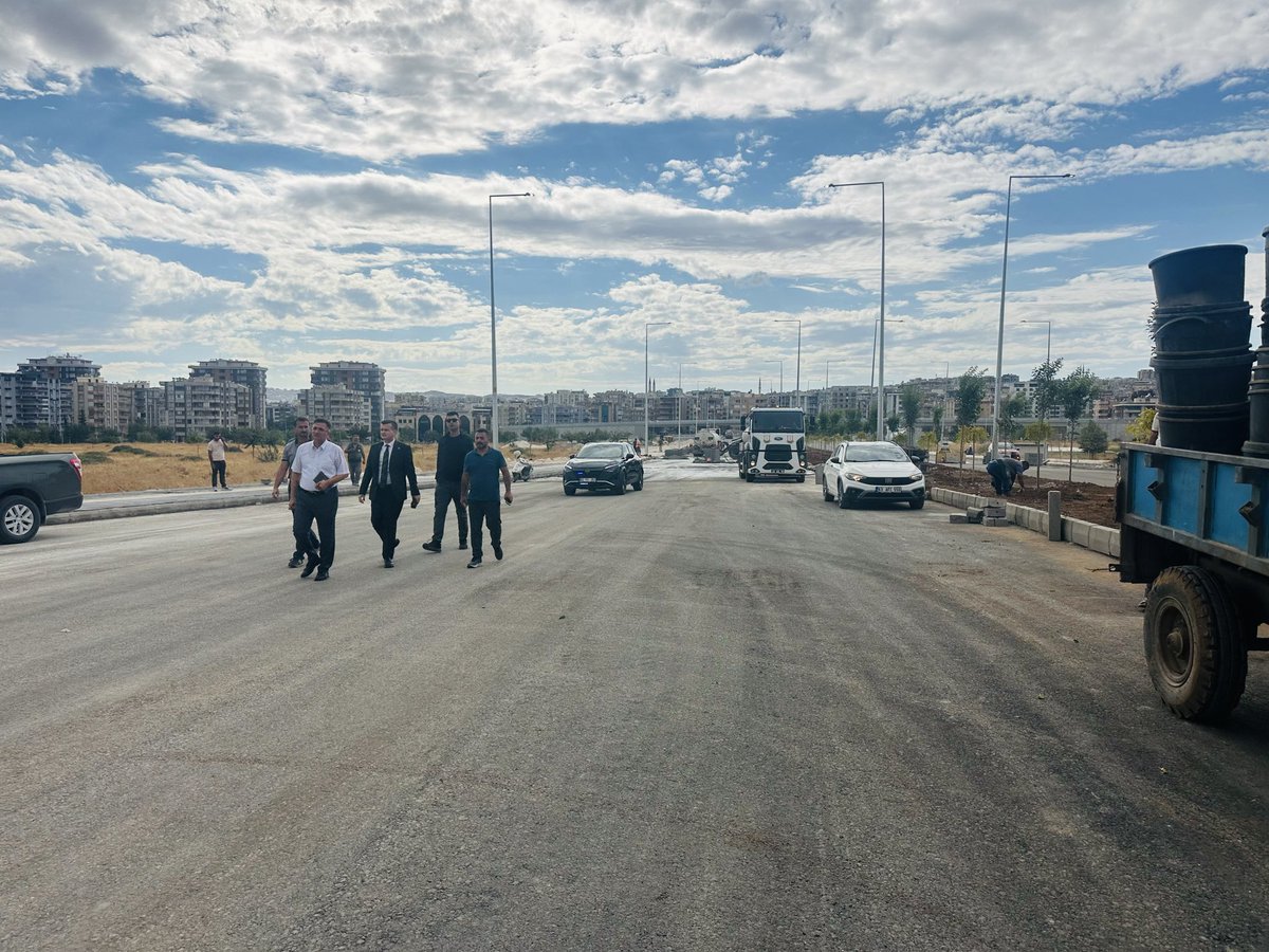 SbbPark's tweet photo. Vali Yardımcımız Sayın Metehan TOY,
Park ve Bahçeler Dairesi Başkanımız Sayın Şükrü KARACA Şube Müdürümüz Sayın Mesut Cihan HİCRİ ve teknik ekiplerimiz ile birlikte alan incelemelerinde bulunuldu. https://t.co/GuweSaZGld