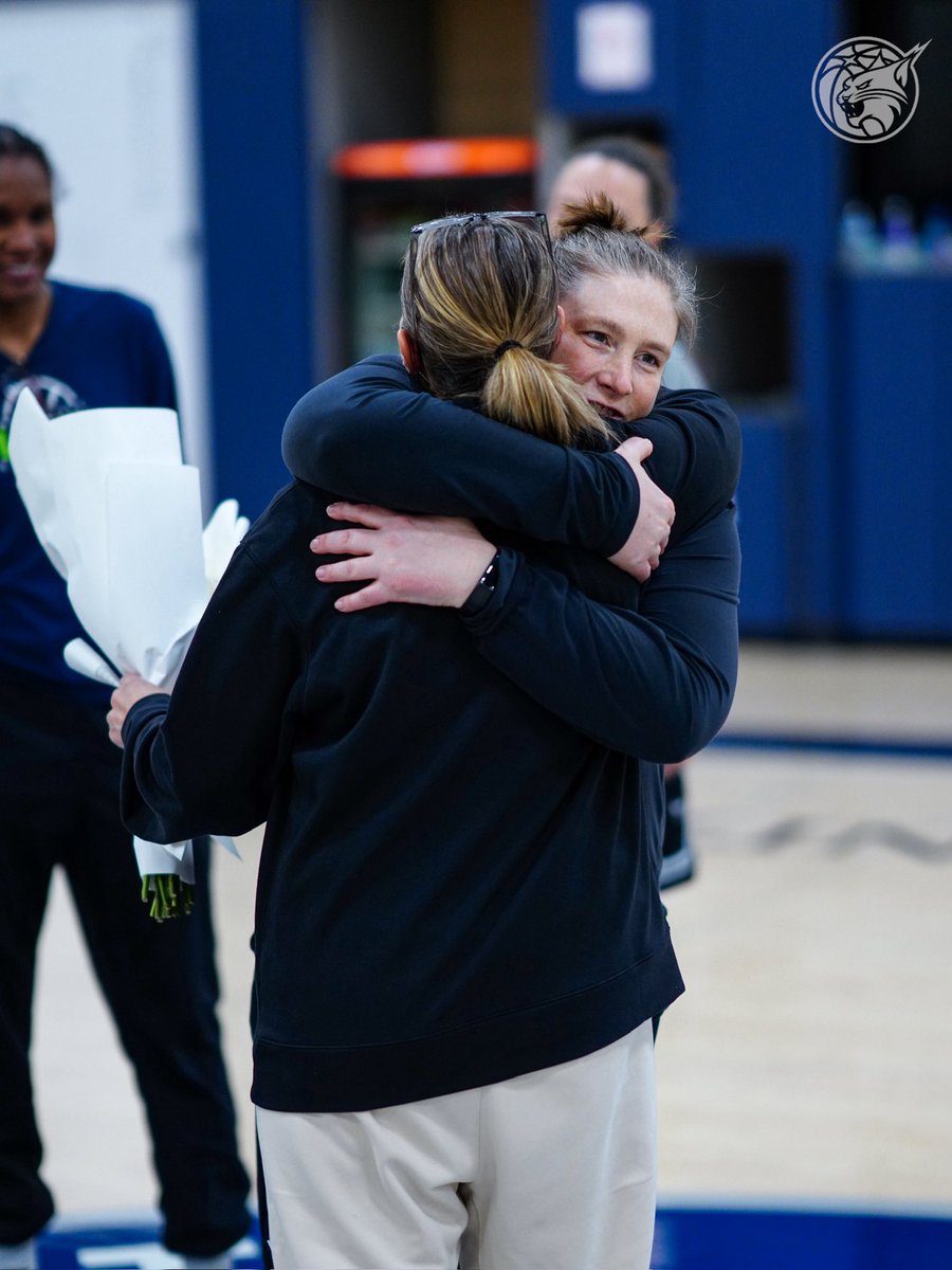 minnesotalynx's tweet photo. we’ve got so much love for our coach. 💙 https://t.co/MNEGOqs2cP