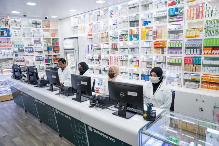 XefroX's tweet photo. ކުމާރު އެކަނިމާ އެކަނި ހުންނަ ބޭސްފިހާރައިން އެއްފަހަރާ 3 މީހުނަށް ބޭސް ސިޓީއަށް ބޭސް ދޫކުރެވޭއިރު،

ސްޓޭޓް ފާމާގެ ކައުންޓަރުގައި 3 މީހުން ތިބެފަ، ބޭސް ނަގައިދޭން 3 މީހުން ތިބޭ އިރު 20 މިނެޓުން މީހަކަށް މި ބޭސް ދޫކުރެވެނީ

@statepharmamv https://t.co/dxCKVp05Au