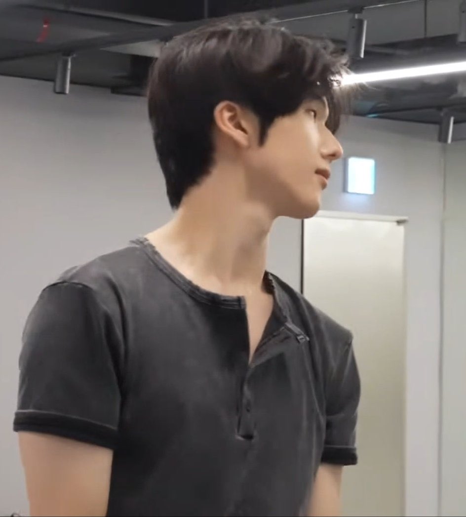 205bestie's tweet photo. jisung is so handsome https://t.co/oAXBN3R5Or