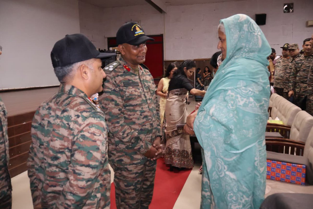 RisingStarCorps's tweet photo. #IndianArmy
#NationFirst
#OurVeteransOurPride
HONOURING SERVICE. CELEBRATING LEGACY.
On #BicentennialGunnersDay, #ArsenalBrigade of #RisingStarCorps reaffirmed its enduring bond with Ex-Servicemen, Veer Naris and their families at Basoli & Janglot Military Stations.
Senior Veterans and Veer Naris were felicitated in recognition of their service, sacrifice and indomitable legacy—a legacy that continues to inspire generations and strengthen the timeless bond between the Indian Army and its Veterans.
@adgpi
@WesternComd_IA