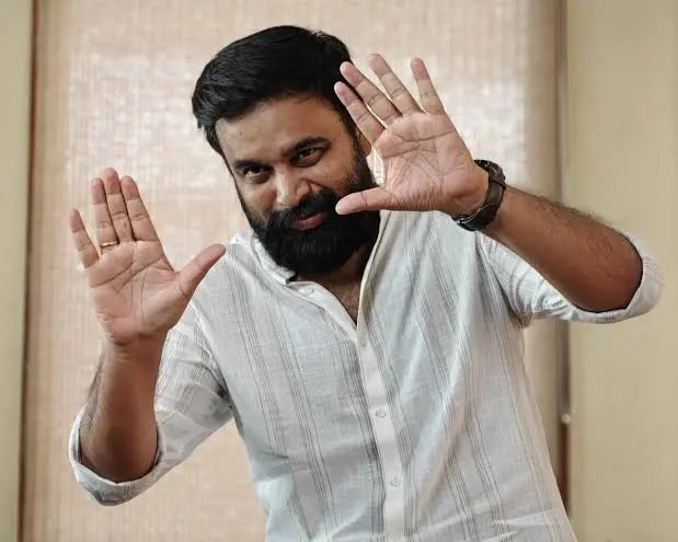 vishnuviews's tweet photo. Happy birthday 
@SasikumarDir  sir 👍👏😊
#happybirthdaysasikumar
#hbdsasikumar https://t.co/04hRNhdinL