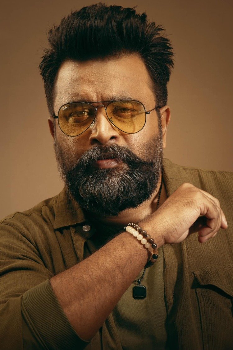 vishnuviews's tweet photo. Happy birthday 
@SasikumarDir  sir 👍👏😊
#happybirthdaysasikumar
#hbdsasikumar https://t.co/04hRNhdinL