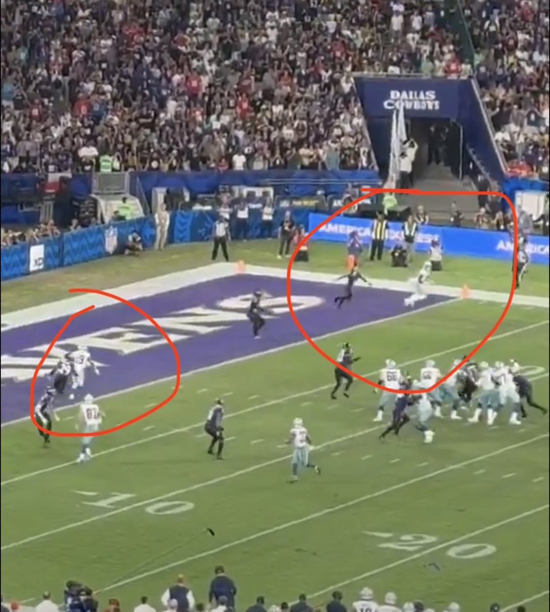 NFLargm's tweet photo. @NiniaChef dos receptores abiertos para cerrar D O S https://t.co/74XfJ3eiFN