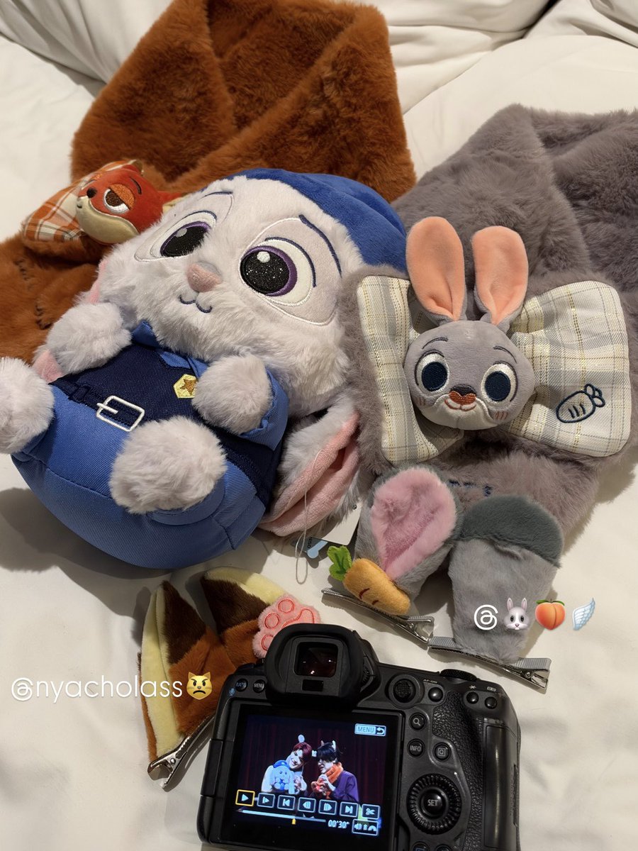 nyacholass's tweet photo. 260927 withmuu 앤팀 

Thank you 니콜라스  &amp; 마키 🦊🐰

#andTEAM #NICHOLAS #MAKI https://t.co/KTzfP0Z6Cy