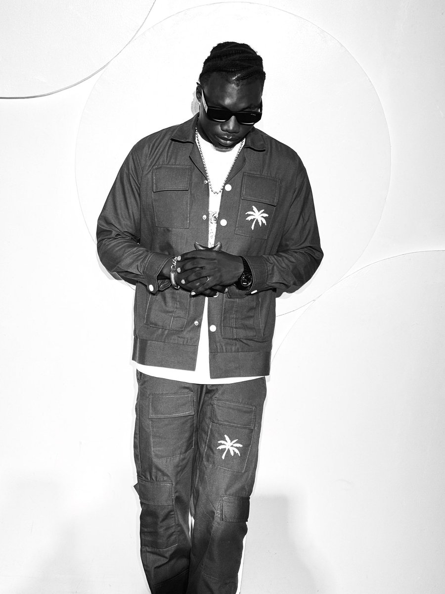BadBoyCreddy's tweet photo. Love to my niggas still wit us🔐🖤 https://t.co/3dilrtKgau