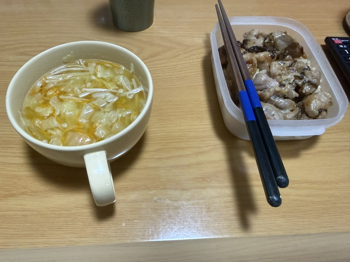sKnari0o's tweet photo. これが今日の飯たち。3枚目は食いかけのバナナ https://t.co/7dN8k1cQen