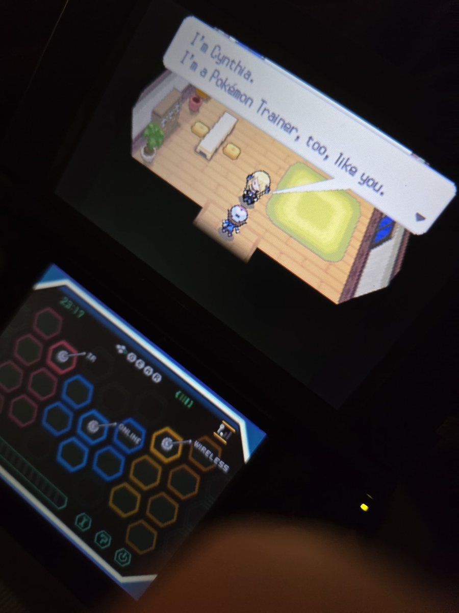 SKlPLOOM's tweet photo. meu boy venceu a elite 4 de pokemon black... daí mandei ele dar uma volta por undella town e ele acabou de ter uma surpresa rsrsrs https://t.co/0NV43l7sGW