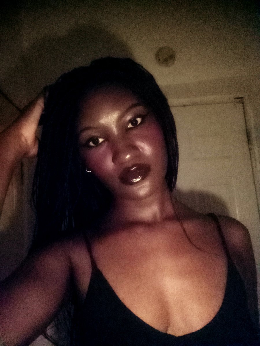 Curiouszammy's tweet photo. I love a sultry vamp look and iwtv 🖤 https://t.co/qODSJvUr28