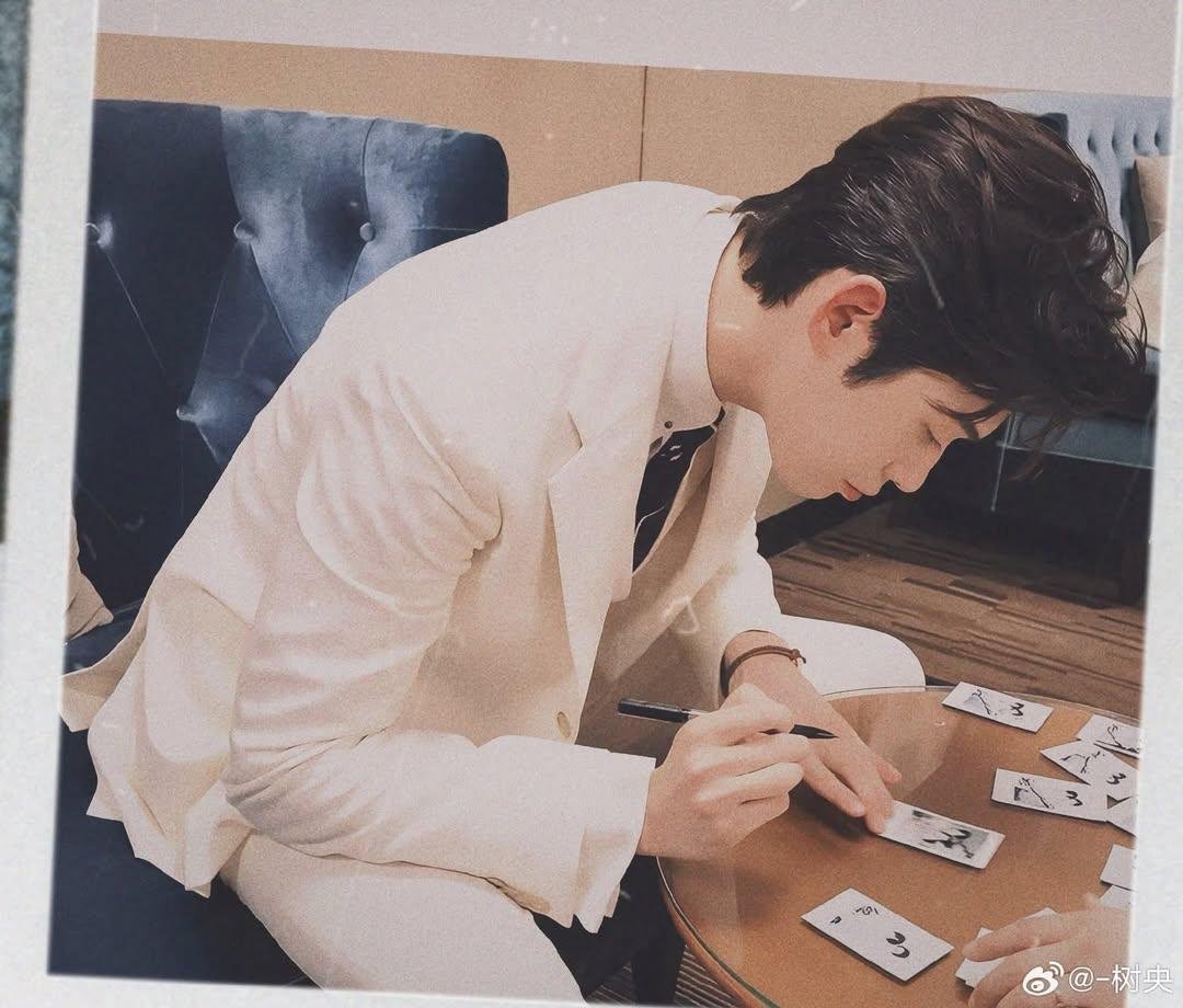 Jeeloo74's tweet photo. Thế giới rộng lớn vô cùng, dòng người ngược xuôi như nước, nhưng ánh mắt em chỉ dõi theo anh

WE STAND WITH KIM YOON SIK
#kimyoonsik #kimyoonsikshines https://t.co/HRPXnv2eMQ
