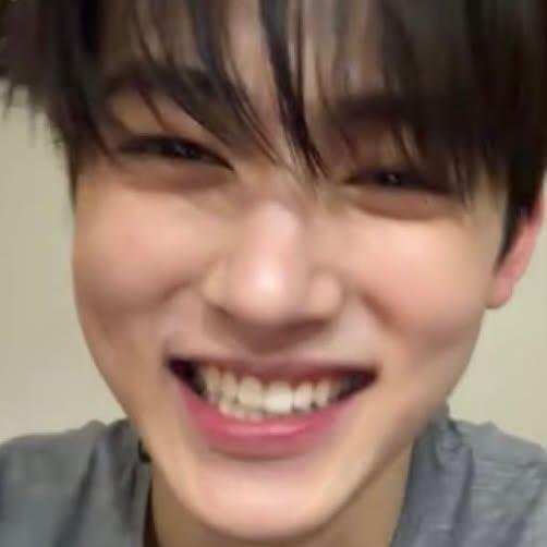 prettyyhyeon's tweet photo. seonghyeon has the sweetest smile ever https://t.co/VJbgHfUrLe