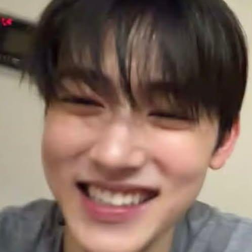 prettyyhyeon's tweet photo. seonghyeon has the sweetest smile ever https://t.co/VJbgHfUrLe