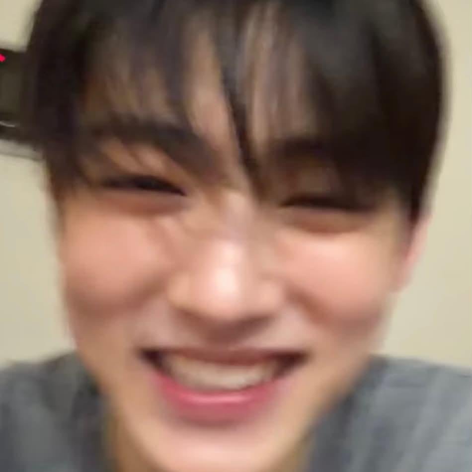 prettyyhyeon's tweet photo. seonghyeon has the sweetest smile ever https://t.co/VJbgHfUrLe