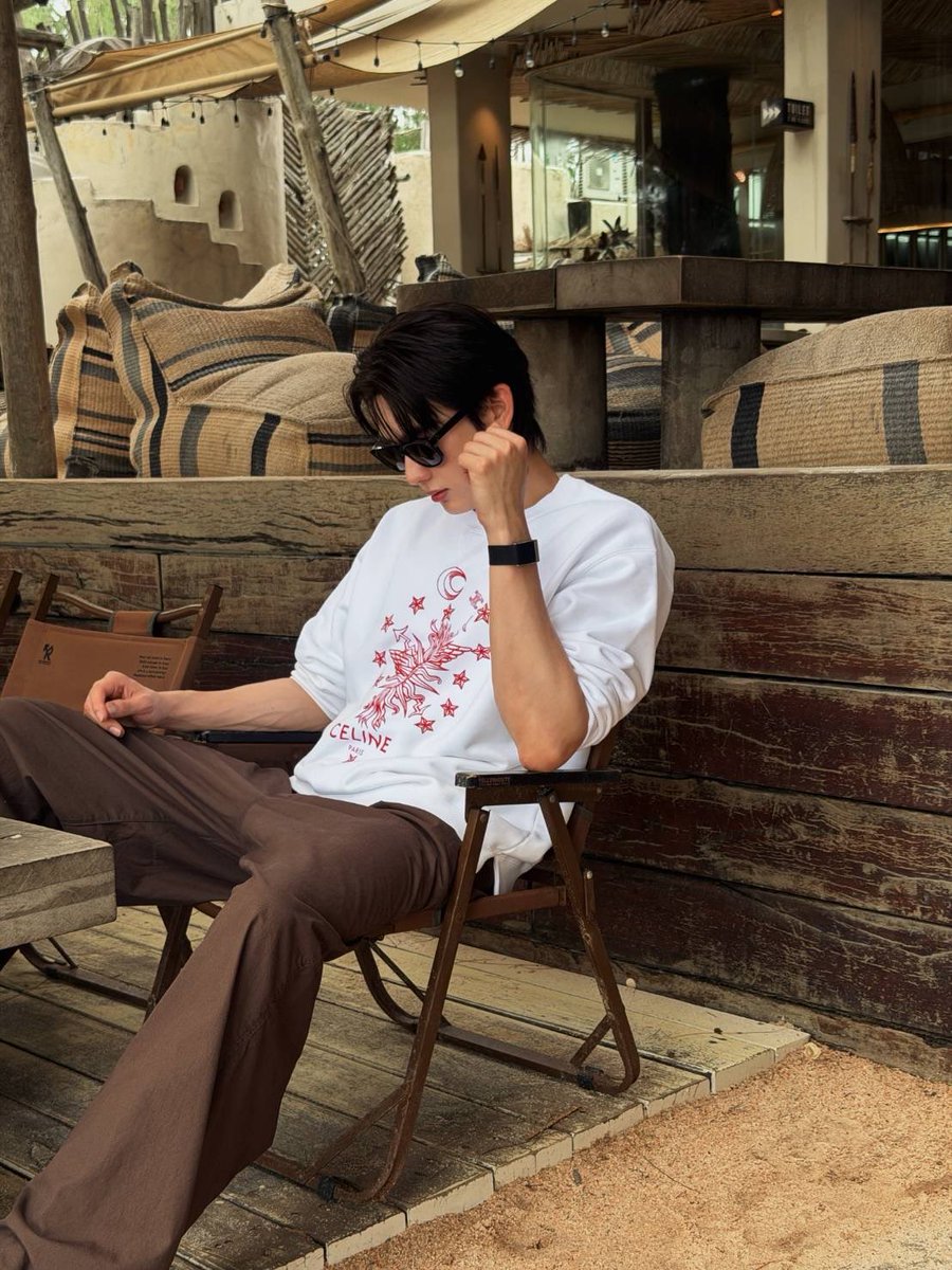 bookfamily_'s tweet photo. 🗓️ 280926
IG ─ Post kasibook_

💬 : ลุคของบุ๊คกับ CELINE ดีไปหมด🤎✨
🔗 : https://t.co/jVF2VAe5AT

#BookKasidet @celineofficial 
#CELINE #CelineEte2027 #kasibook https://t.co/MN5ajfySRU