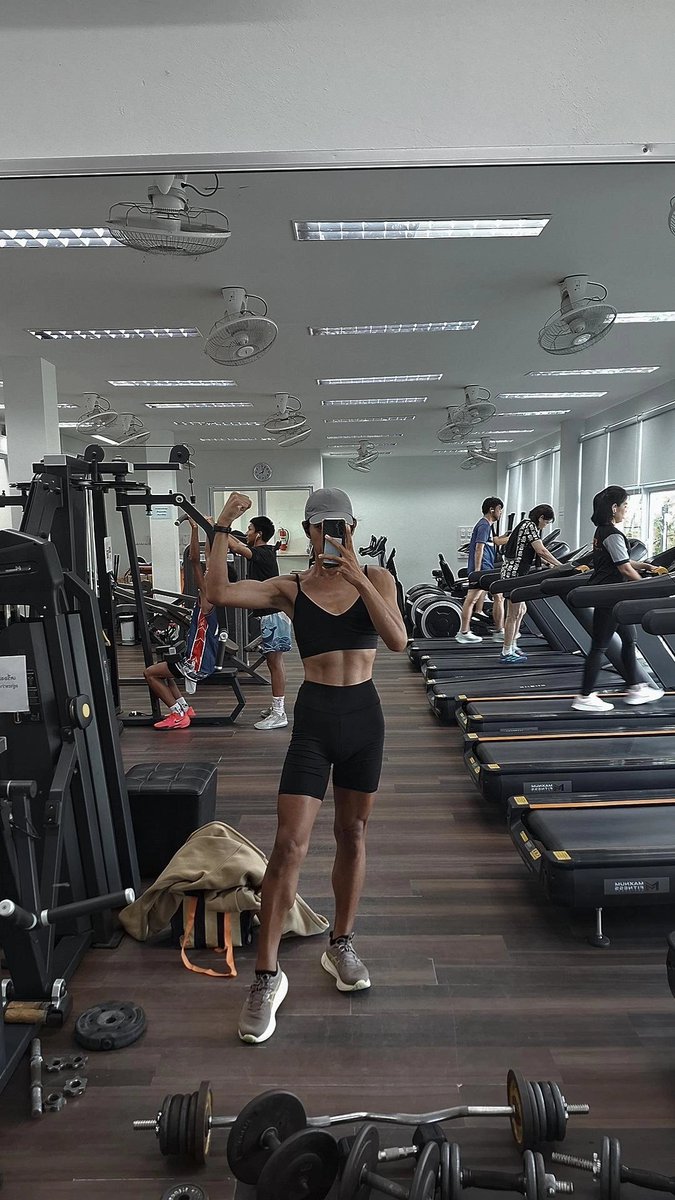 saraseemin's tweet photo. จะเป็นพี่สาวนักกล้าม 5555
#โคราช #โคราชในเมือง #ในเมืองโคราช  #มทส #30กันยา #สวนภูมิรักษ์ #บุ่ง #บุ่งตาหลัว https://t.co/vMsZlnwEGB