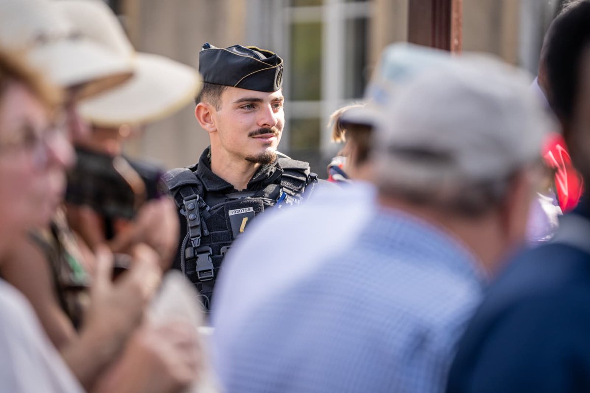 Gendarmerie's tweet photo. #PapeEnFrance 🇫🇷 La visite officielle du Pape se termine aujourd'hui à #Metz, les militaires de la #gendarmerie sont présents, aux côtés des autres services de l'état, pour protéger la population. 🤝
📸 SIRPA Gendarmerie - Adj. C. Hautier https://t.co/e53hAwgeSl