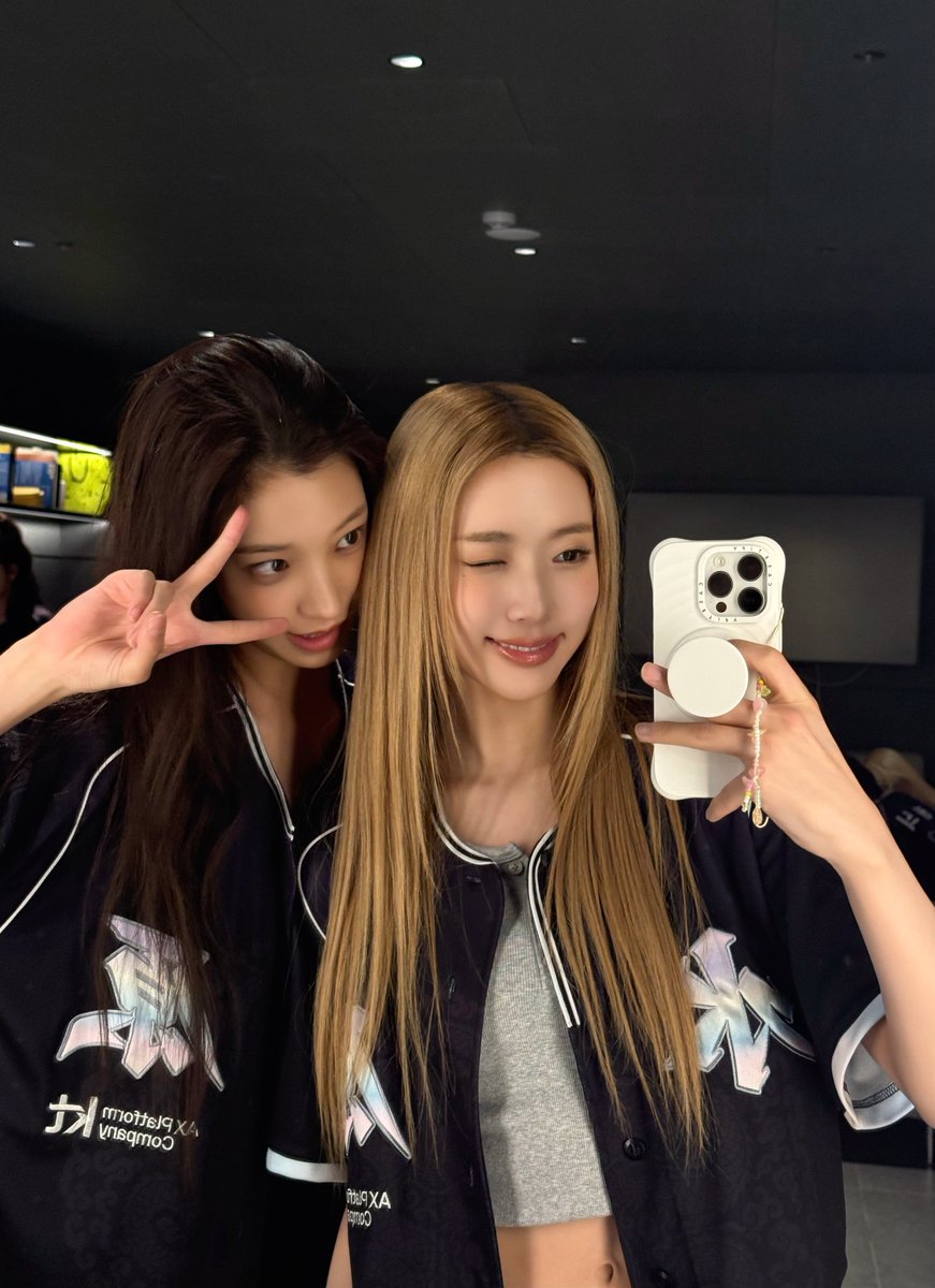 tuidepics's tweet photo. 260928 🐬💬 weverse update

#TUIDE #튜이드 #ELENA https://t.co/fxPzAqH31i