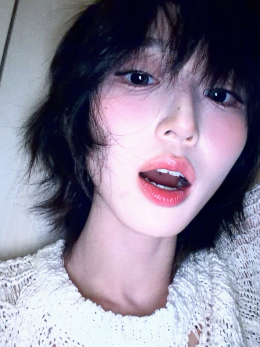 WE_NMIXX's tweet photo. ???

#NMIXX #엔믹스
#해원 #HAEWON https://t.co/flqJ6UzXm6
