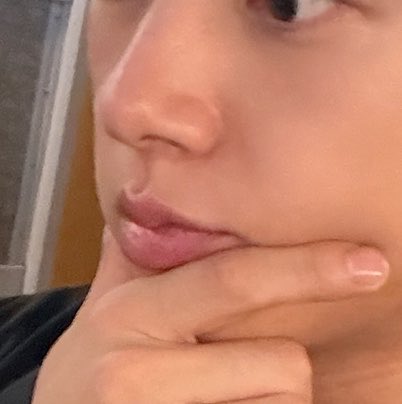 umm_oneweve's tweet photo. 아니 입술이 흘러넘쳐요 https://t.co/UY8A3TGbZP