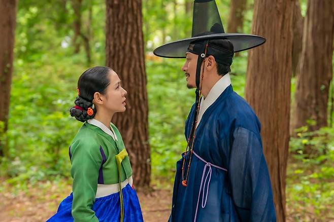 NetizenSpill's tweet photo. Ji Chang-wook’s Nudity & Nana’s Acting Skills Divide Opinions… 'The Scandal': Only Son Ye-jin Lived Up to Her Name [TEN Starfield]

1. [+37] The trio has zero chemistry
2. [+25;-3] Even Son Ye-jin's acting felt stiff
3. [+22;-2] Even Son Ye-jin doesn't suit the character of Lady Jo at all
4. [+18] It was a masterpiece of a piece of crap
5. [+9] Haven't watched it yet.. The original movie was so intense that I just don't feel drawn to it..

cr: Daum

#jichangwook #nana #sonyejin #thescandal